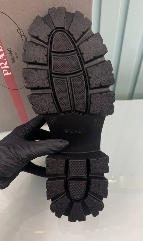 prada ayakkabi loafer siyah rugan bagcikli yuksek taban