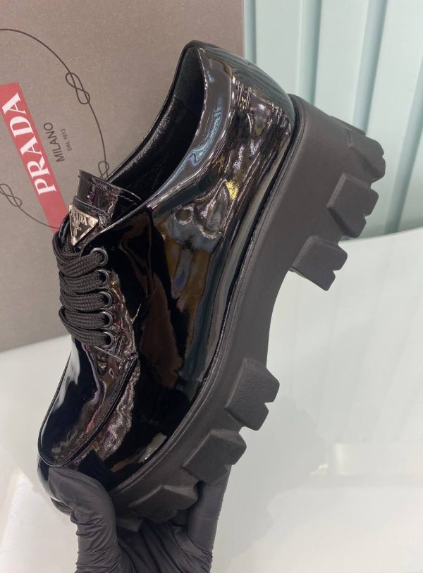 prada ayakkabi loafer siyah rugan bagcikli yuksek taban