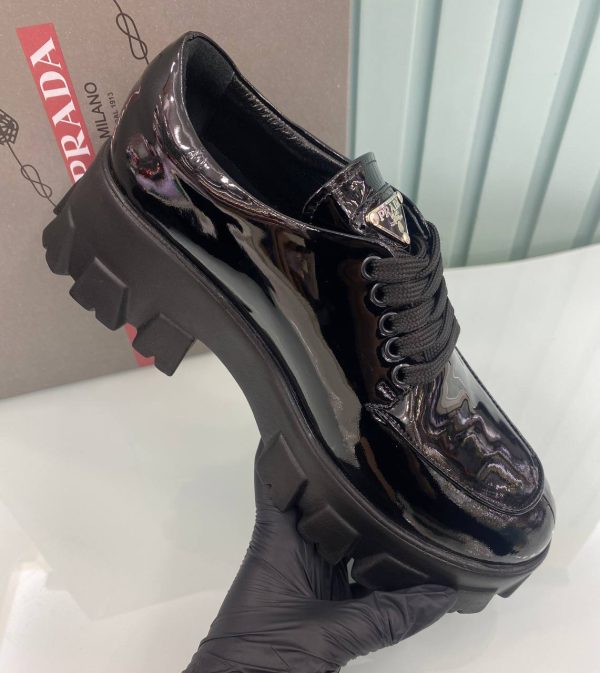 prada ayakkabi loafer siyah rugan bagcikli yuksek taban