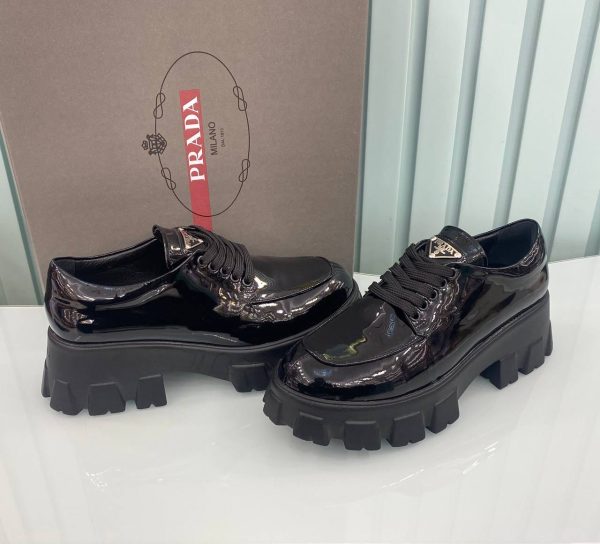 prada ayakkabi loafer siyah rugan bagcikli yuksek taban