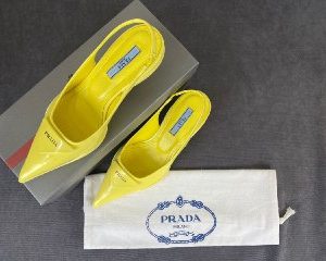 prada ayakkabi topuklu sari triangle pach slingback pumps
