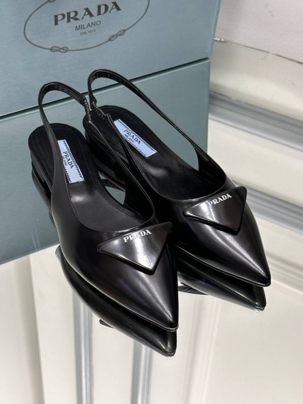prada babet siyah arkasi acik