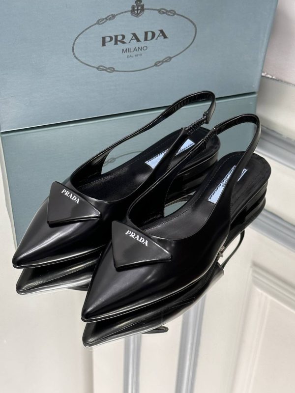 prada babet siyah arkasi acik