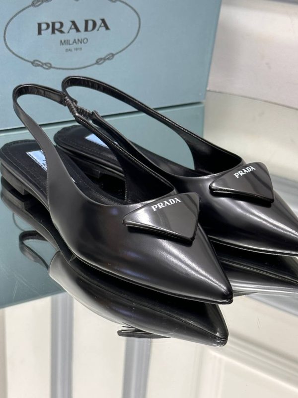 prada babet siyah arkasi acik