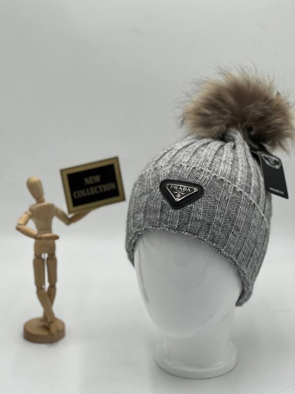 prada bere ponponlu gri
