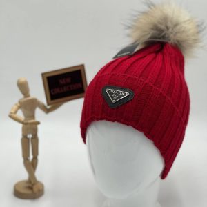 prada bere ponponlu kirmizi