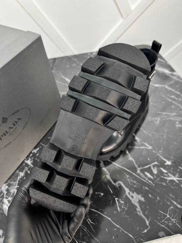 prada bot siyah satin