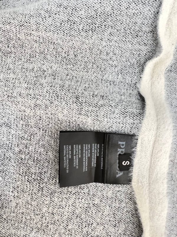 prada mont kaban uzun krem logo detay