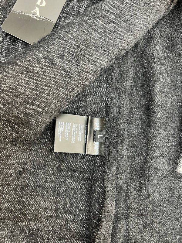 prada mont kaban uzun siyah logo detay
