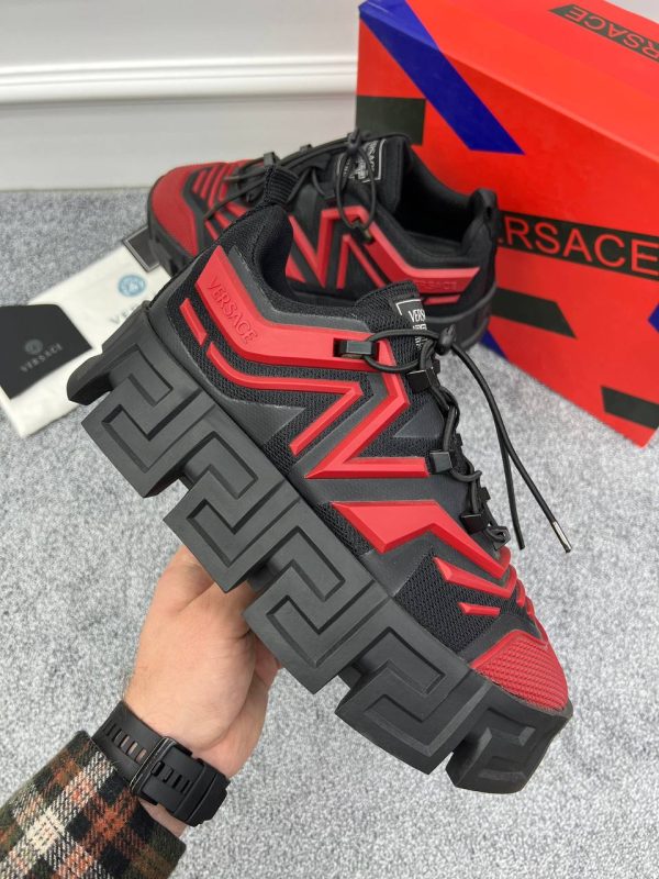 versace ayakkabi sneaker erkek siyah kirmizi greca labyrinth trainers