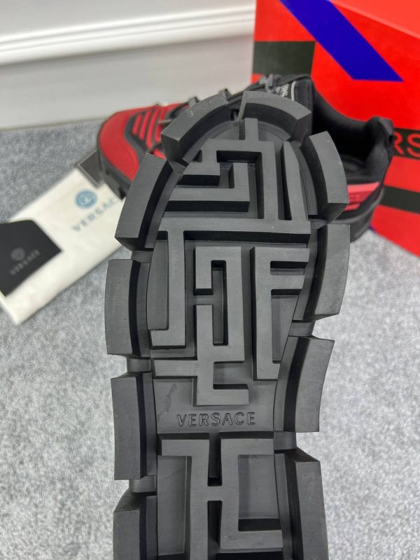 versace ayakkabi sneaker erkek siyah kirmizi greca labyrinth trainers