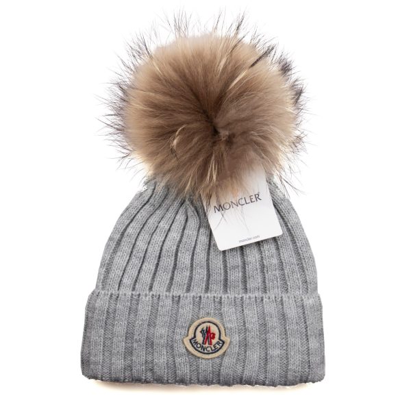 moncler bere gri ponponlu tilki tuyu